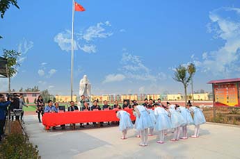 不忘初心 敬立孔子圣像 感恩前行 傳承國(guó)學(xué)文化 民營(yíng)企業(yè)家李長(zhǎng)云主席愛(ài)心捐贈(zèng)孔子圣像揭幕儀式